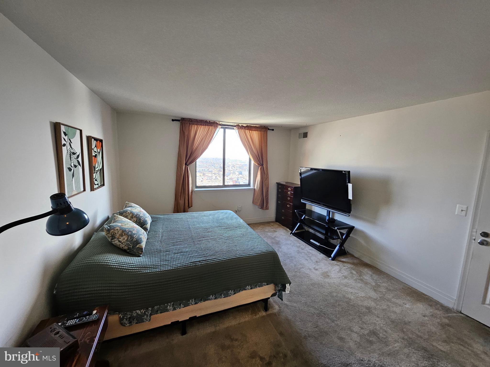 DOWNTOWN - Residential Lease