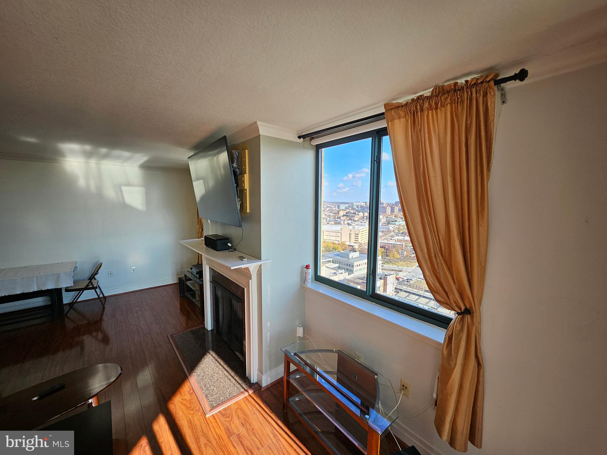 DOWNTOWN - Residential Lease