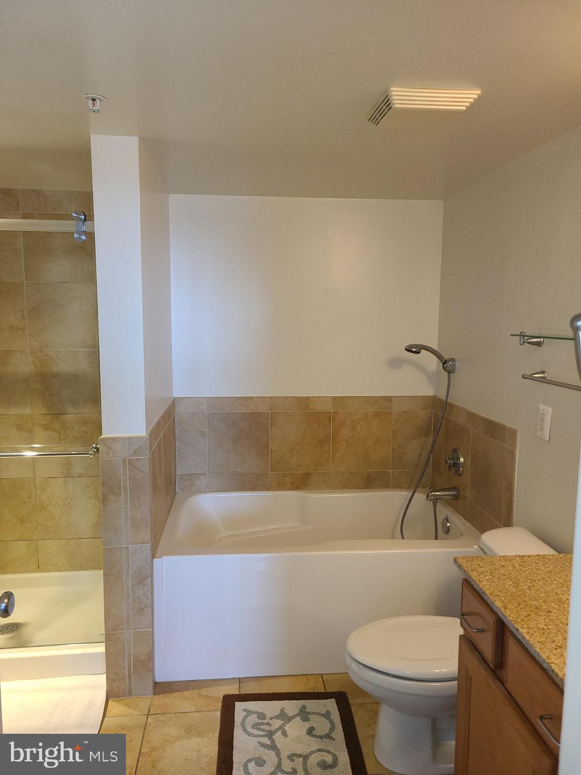 DOWNTOWN - Residential Lease