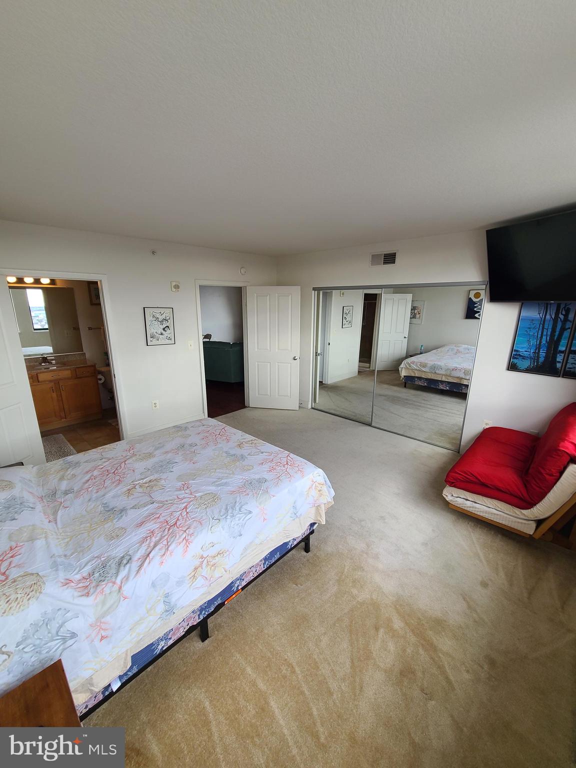 DOWNTOWN - Residential Lease