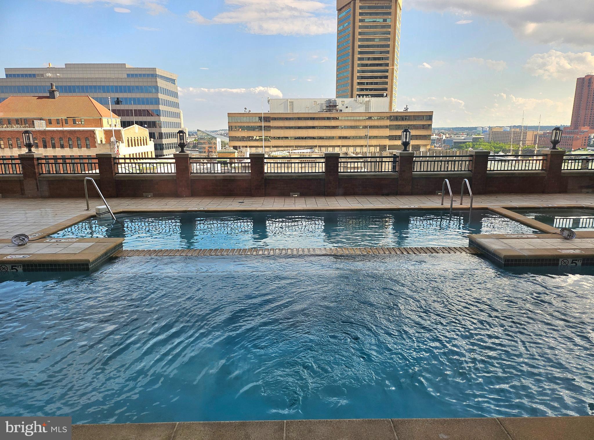 DOWNTOWN - Residential Lease