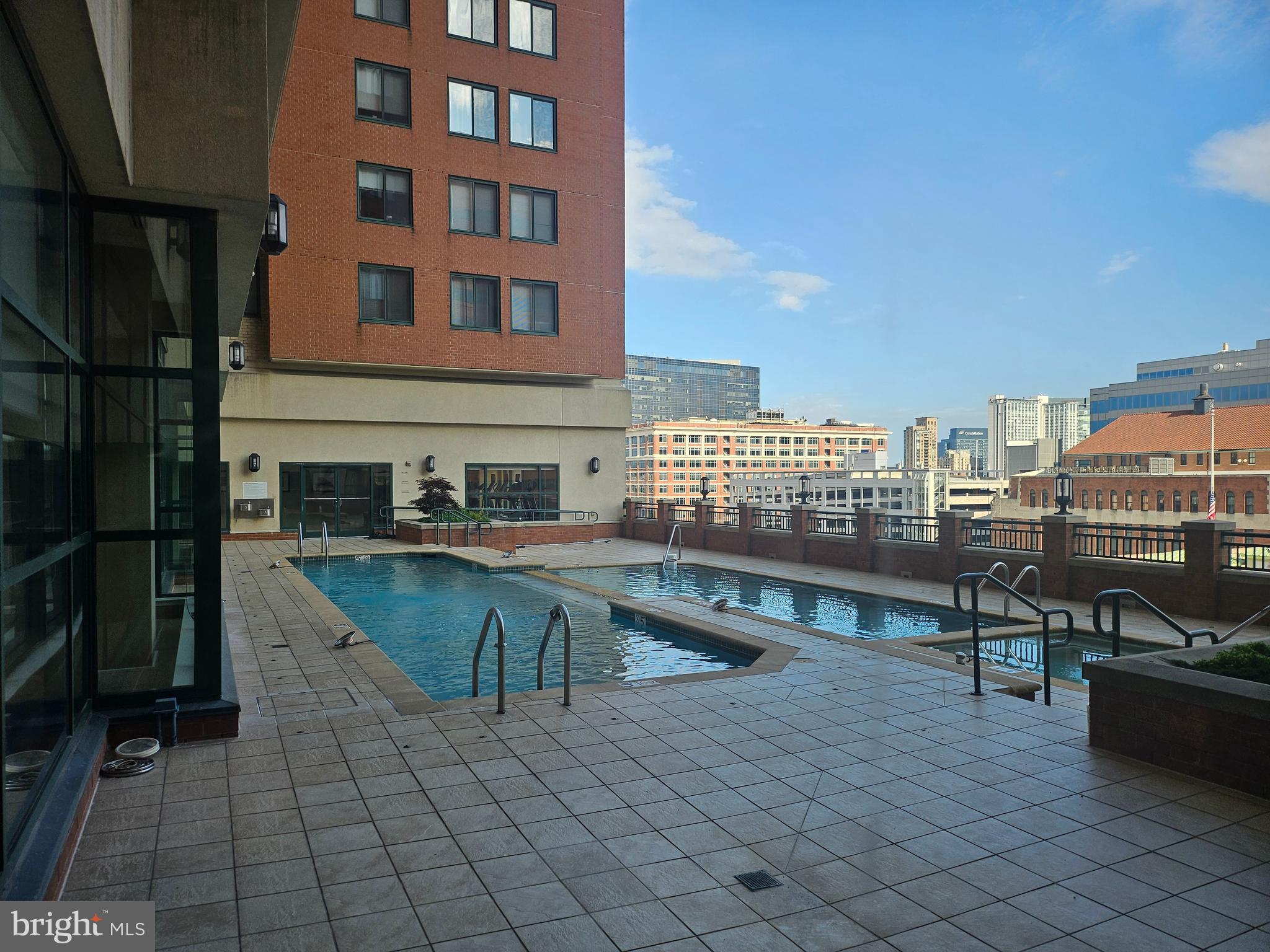 DOWNTOWN - Residential Lease