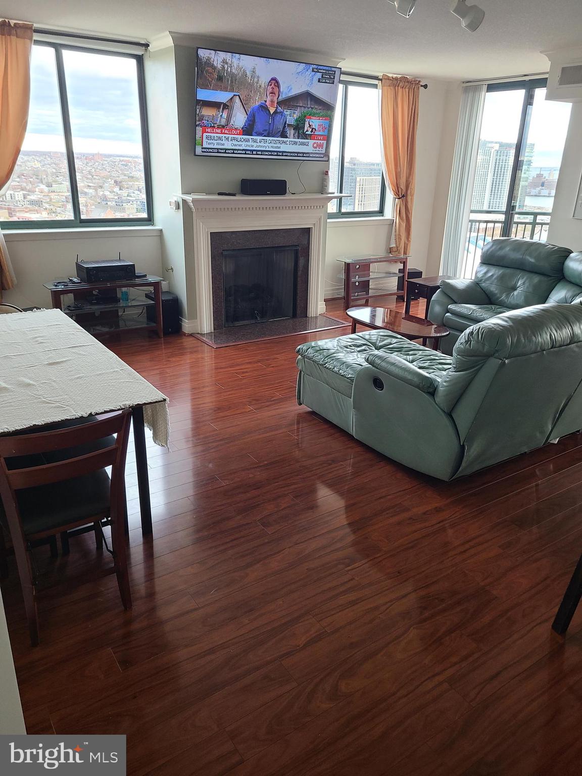DOWNTOWN - Residential Lease