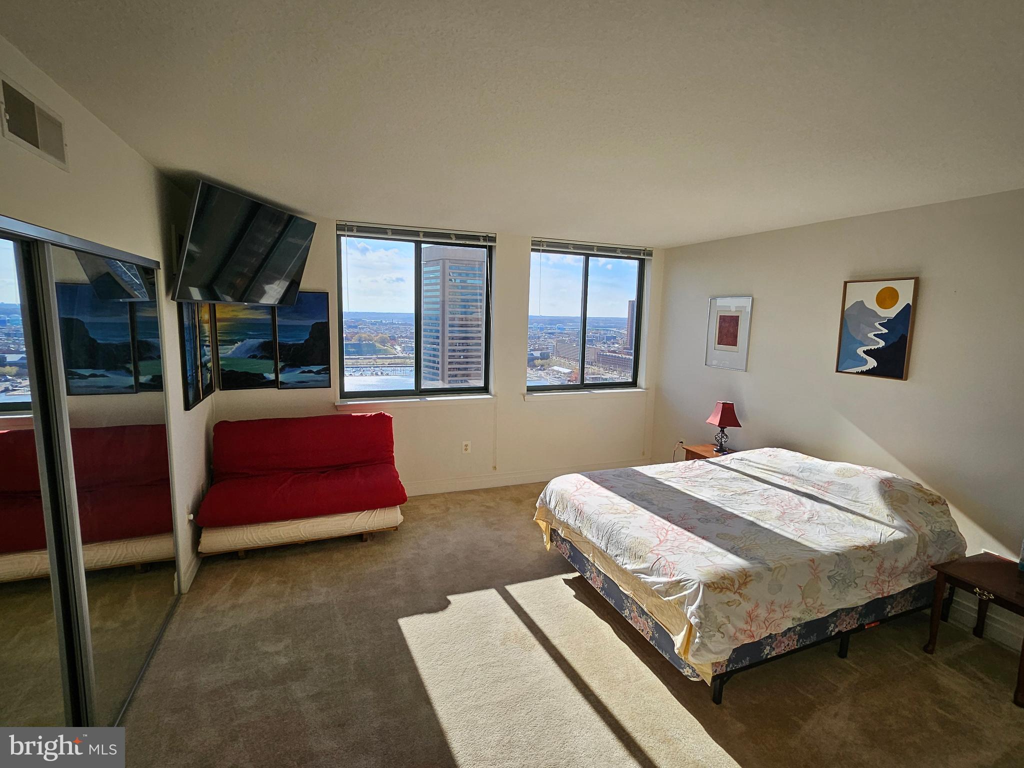 DOWNTOWN - Residential Lease