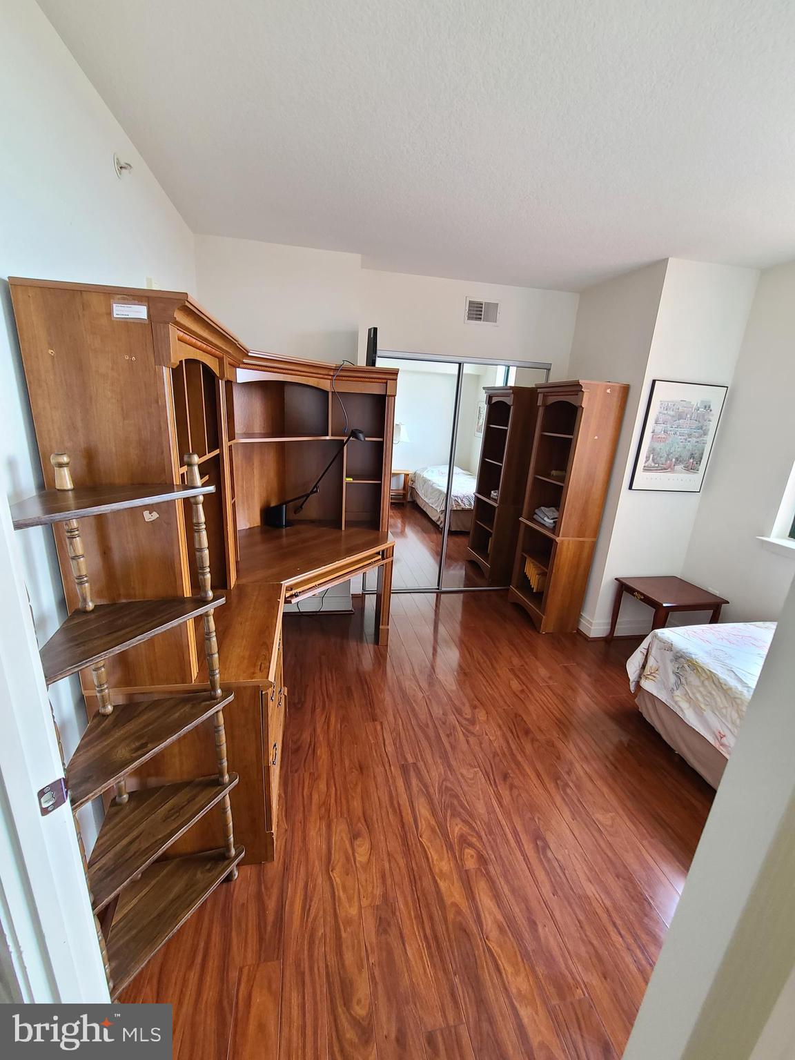 DOWNTOWN - Residential Lease