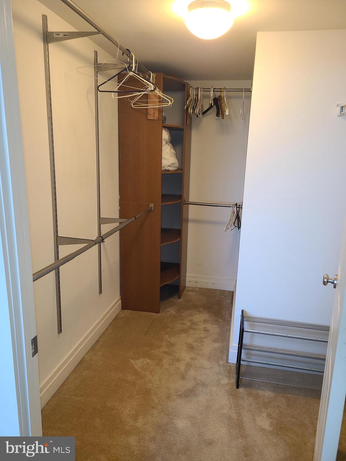 DOWNTOWN - Residential Lease