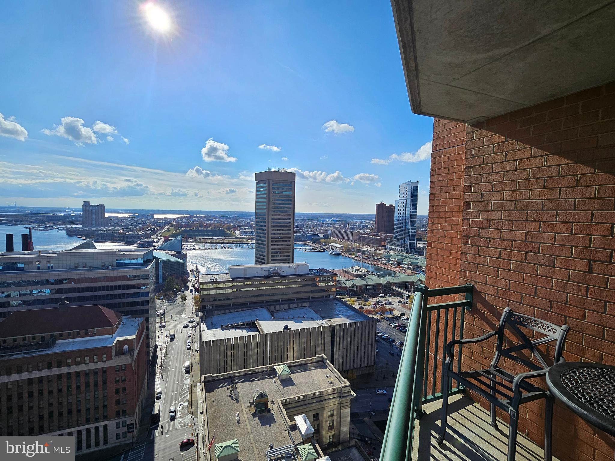 DOWNTOWN - Residential Lease