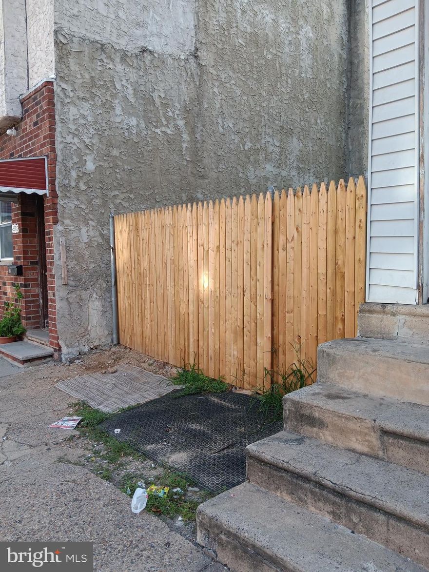 Good size lot in South Philly!