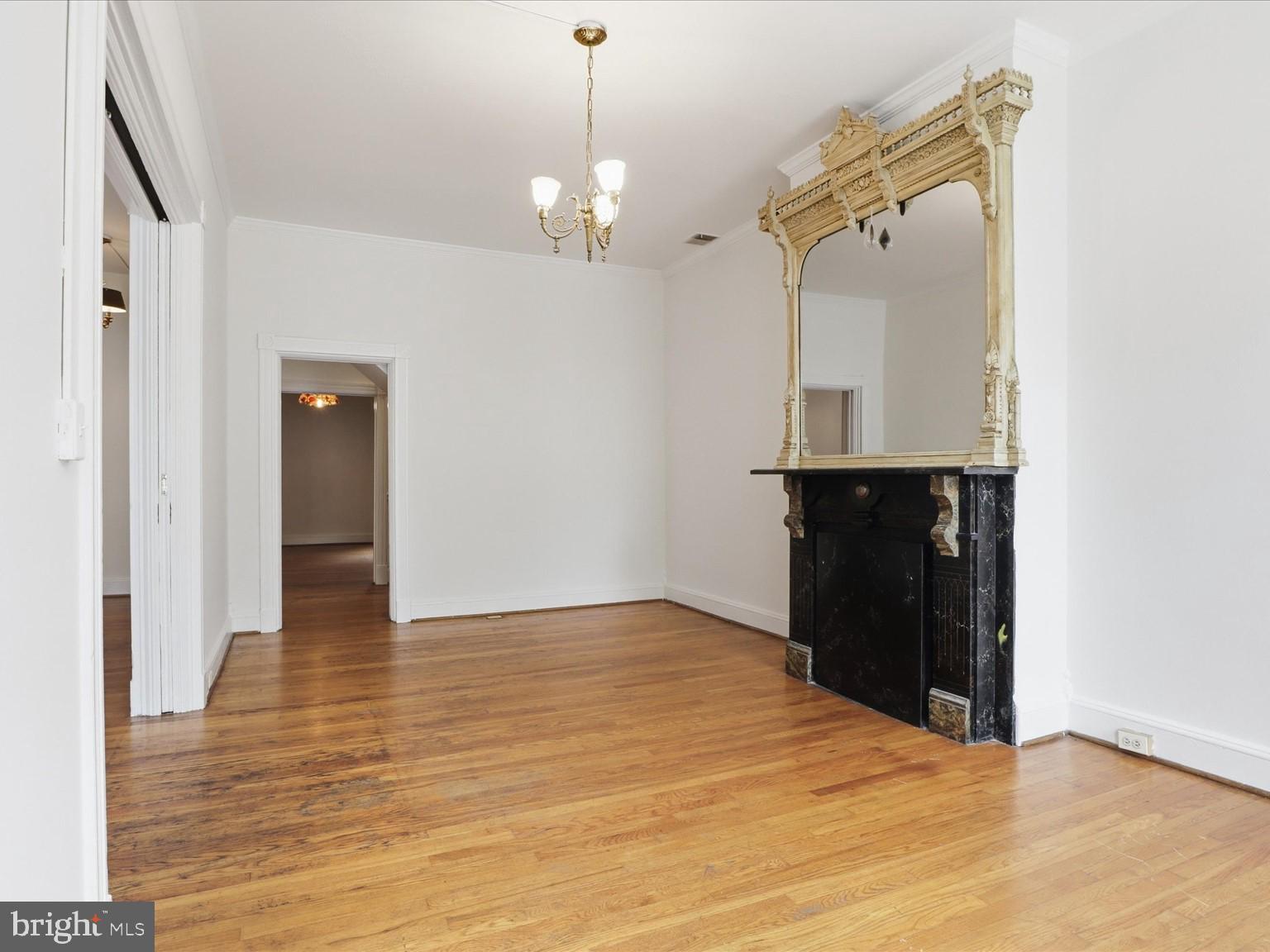 10 E 3RD STREET