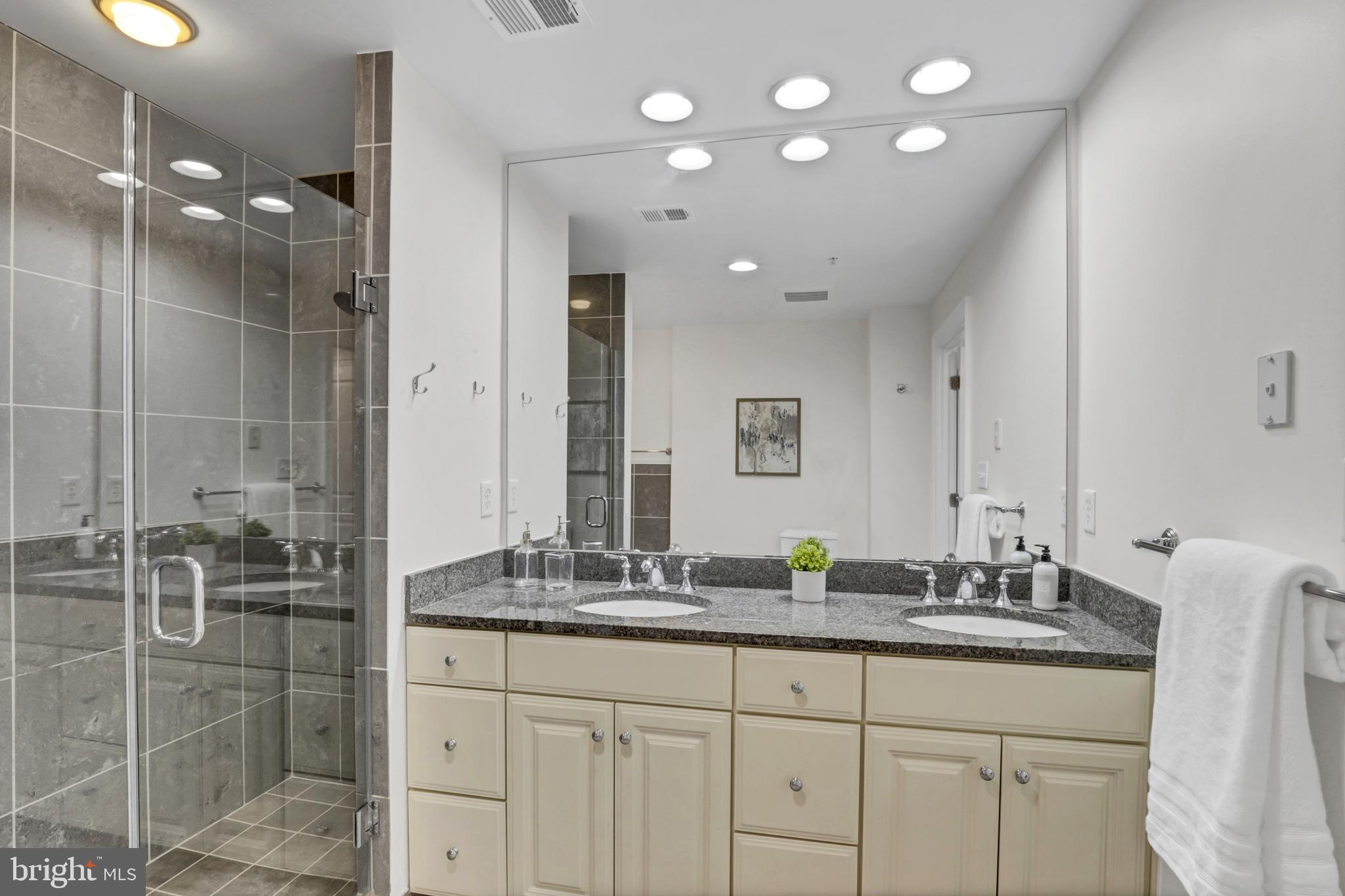 MONROE - Residential Lease