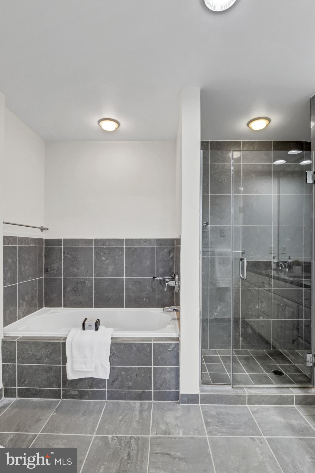 MONROE - Residential Lease