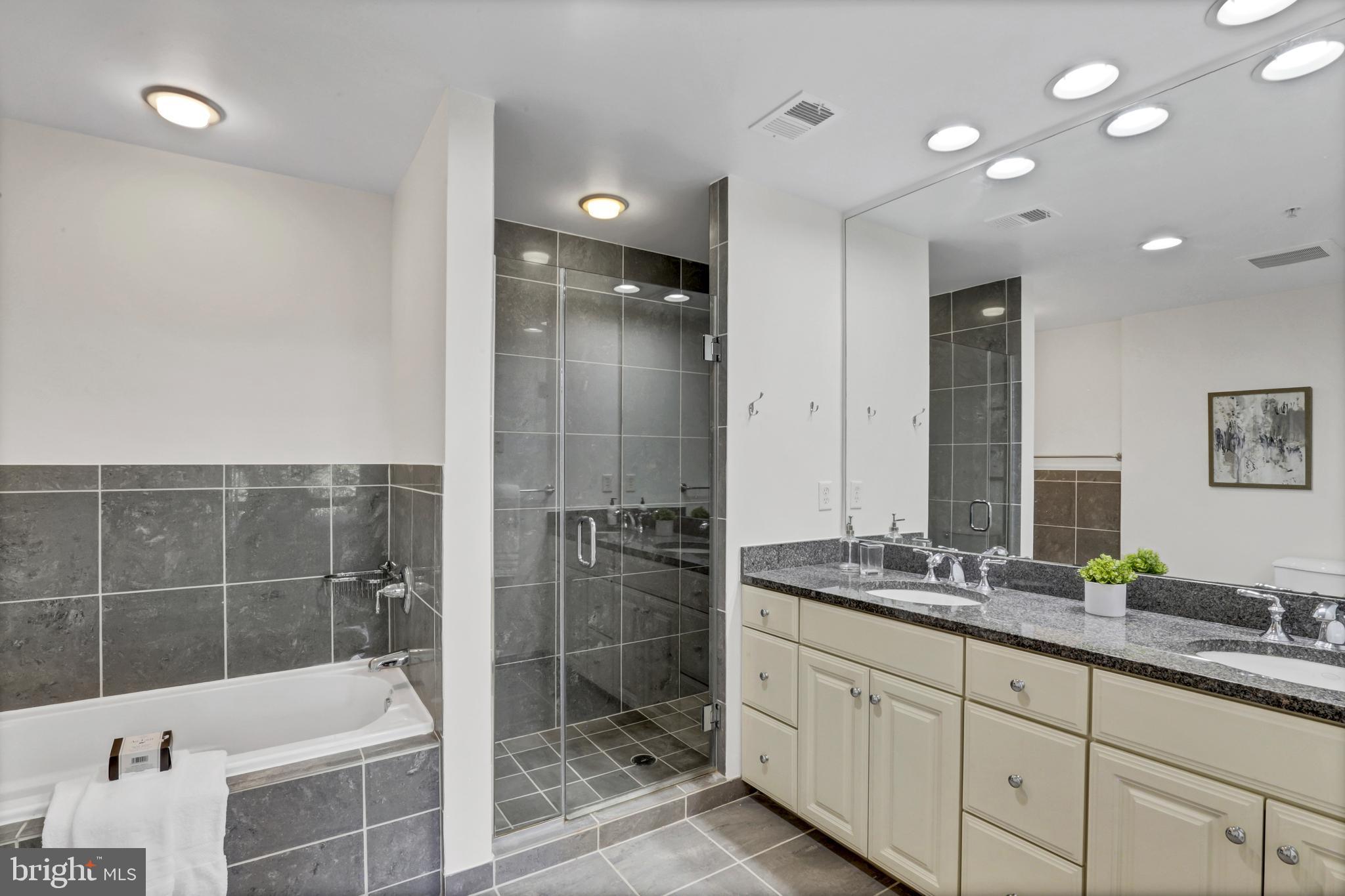 MONROE - Residential Lease