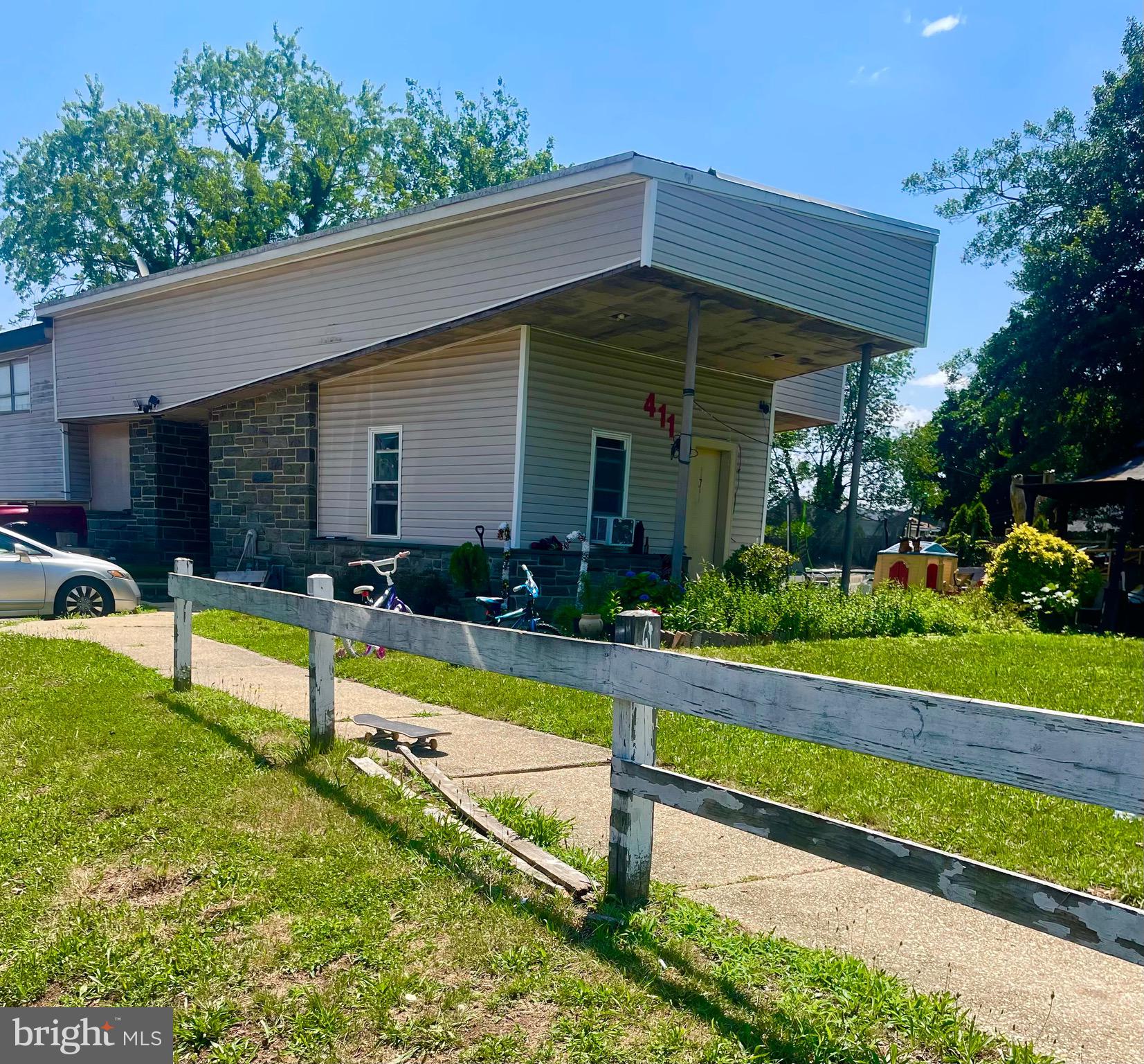 411 N EAST AVENUE
