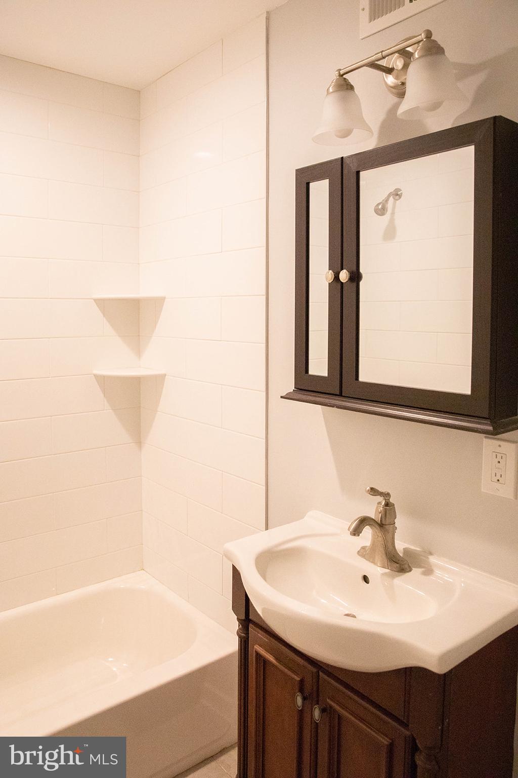 TEMPLE UNIVERSITY - Residential Lease