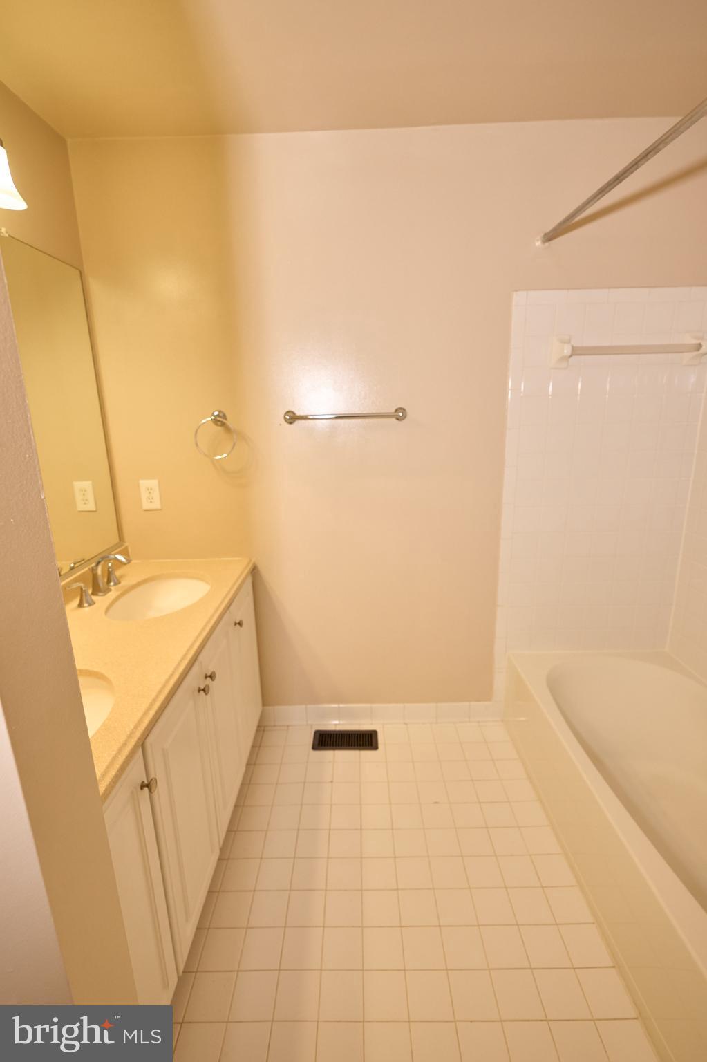 ISLAND CREEK - Residential Lease