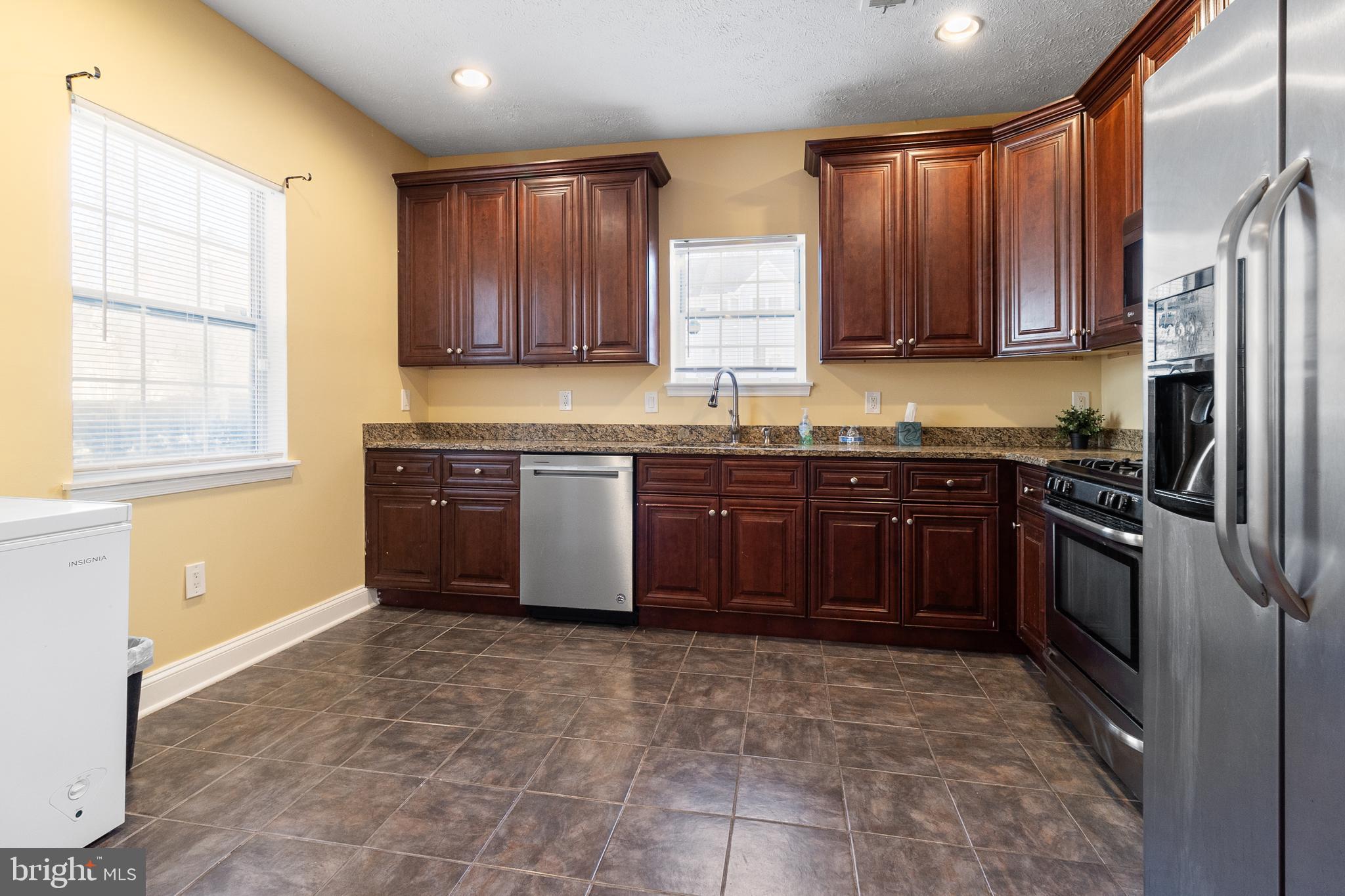 HILL OAKS - Residential