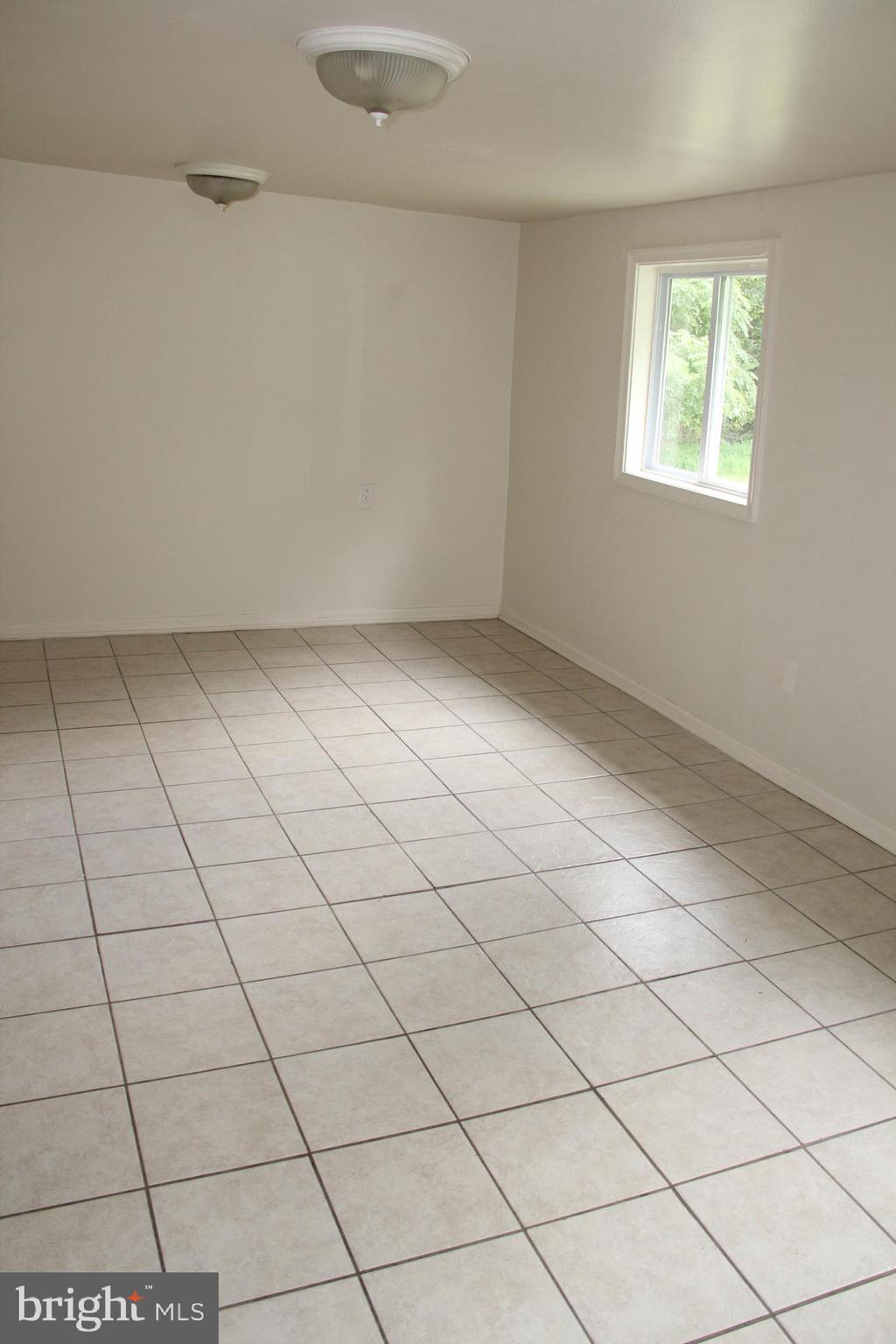 ABERDEEN HILLS - Residential Lease