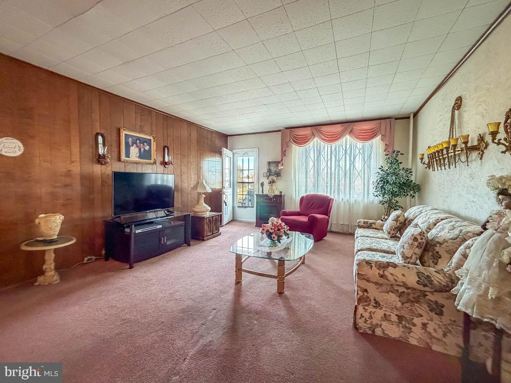 912 JEFFERSON AVENUE