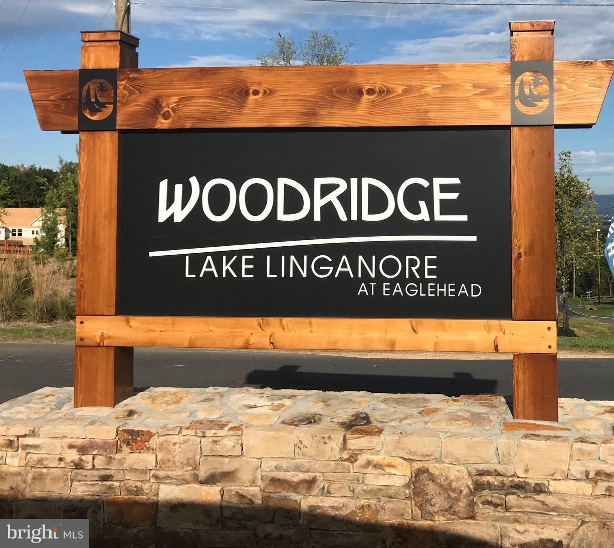 WOODRIDGE - Land