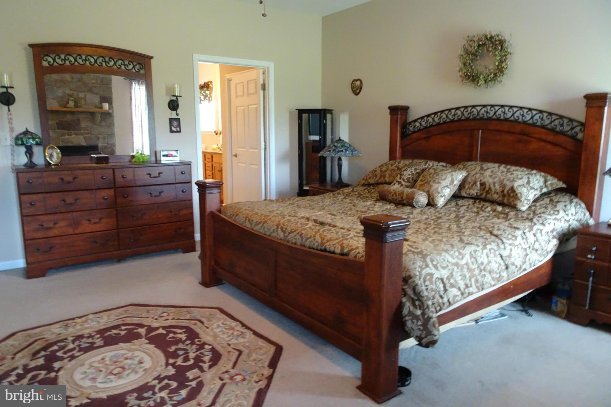 COUNTRY MANOR - Residential