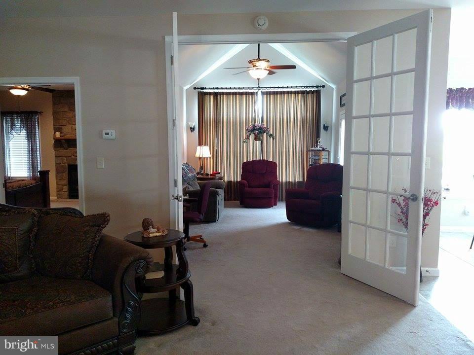 COUNTRY MANOR - Residential