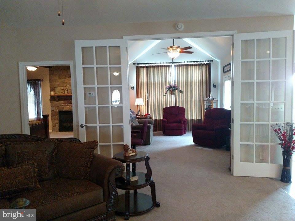 COUNTRY MANOR - Residential