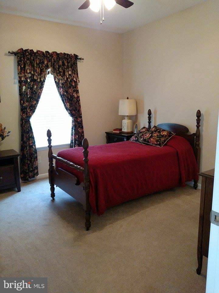 COUNTRY MANOR - Residential