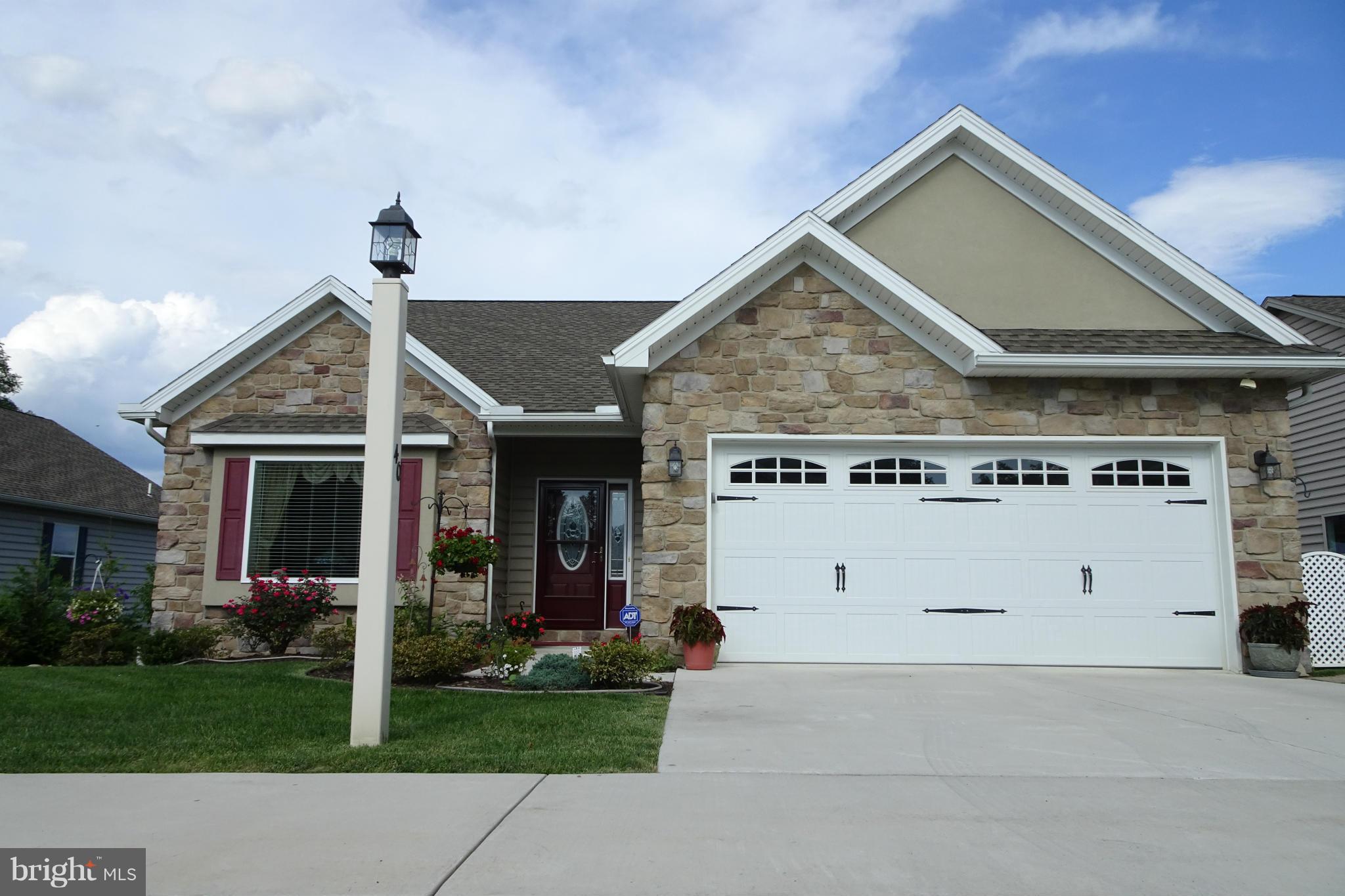 COUNTRY MANOR - Residential