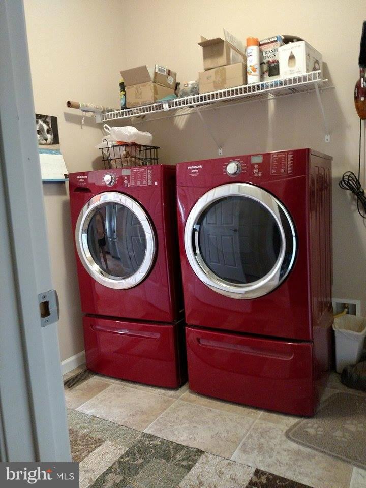 COUNTRY MANOR - Residential