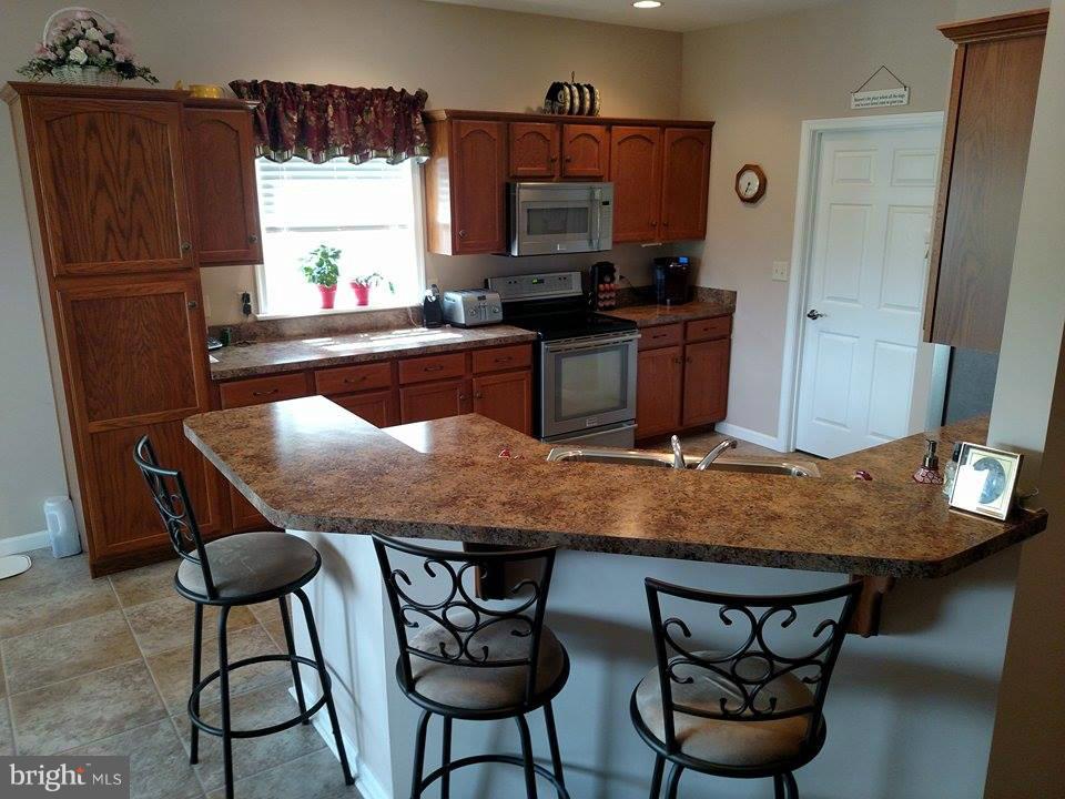 COUNTRY MANOR - Residential