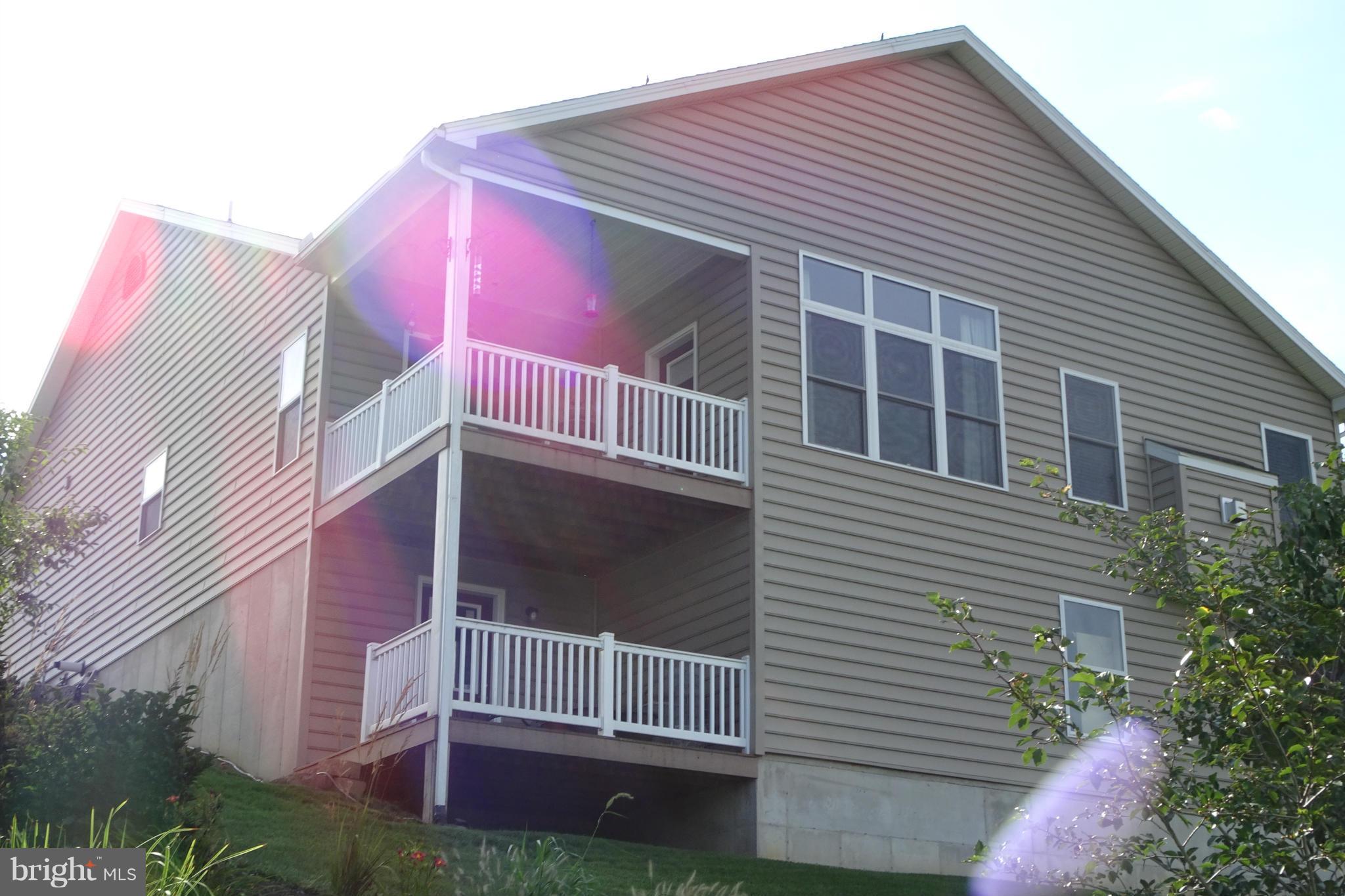 COUNTRY MANOR - Residential