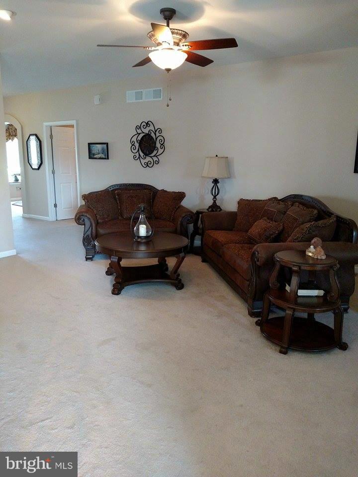 COUNTRY MANOR - Residential