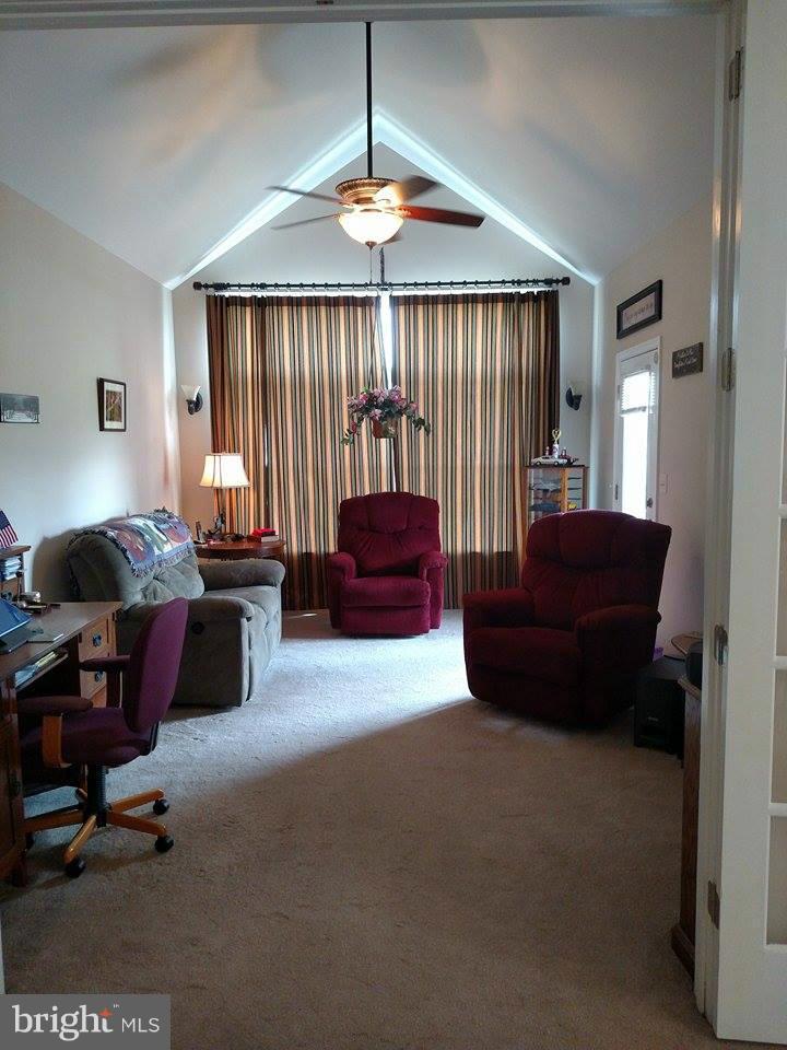 COUNTRY MANOR - Residential