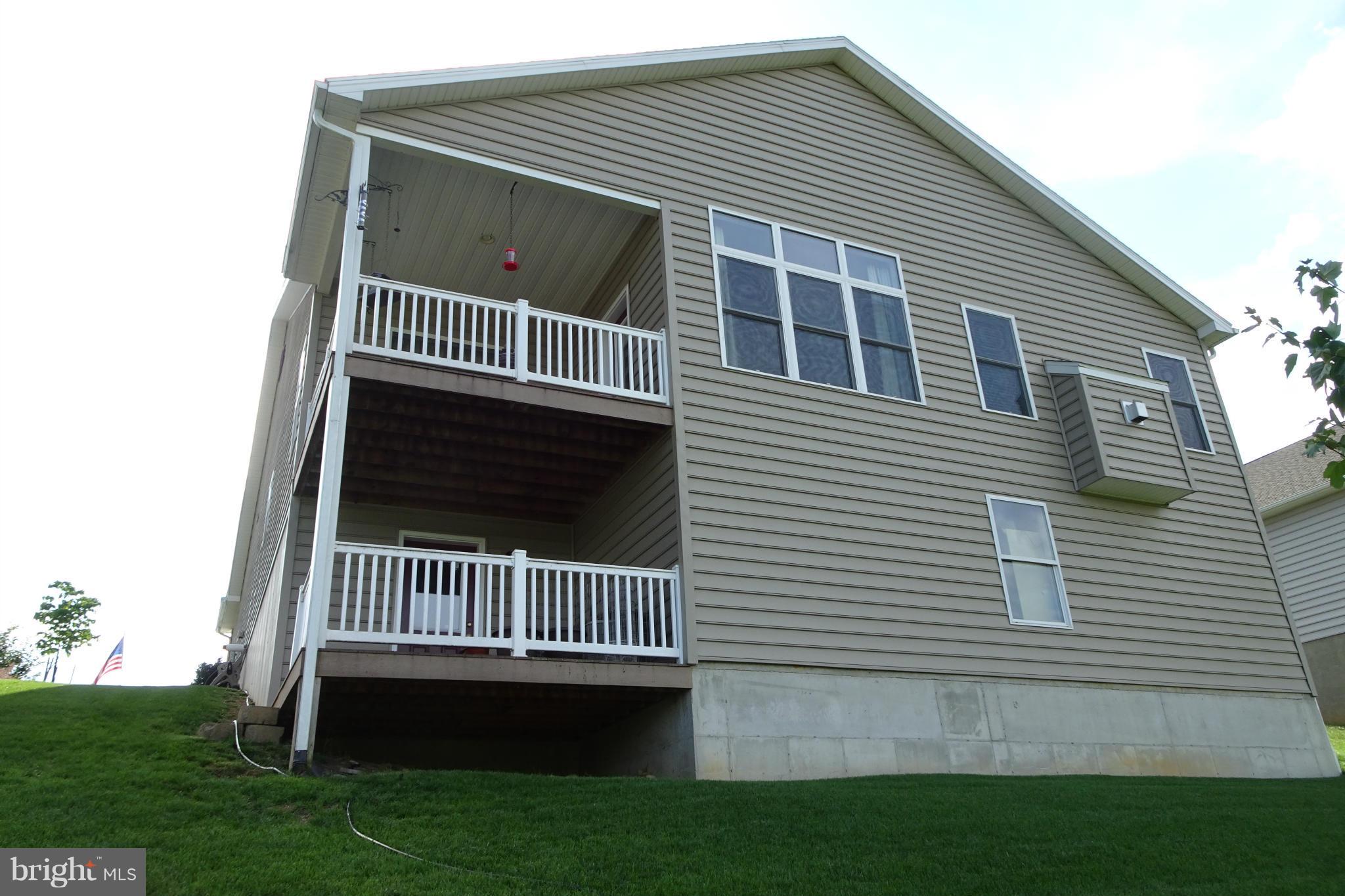 COUNTRY MANOR - Residential