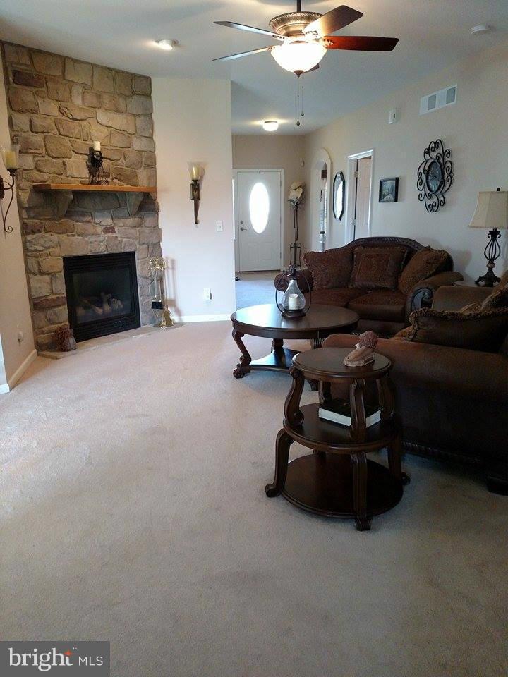 COUNTRY MANOR - Residential