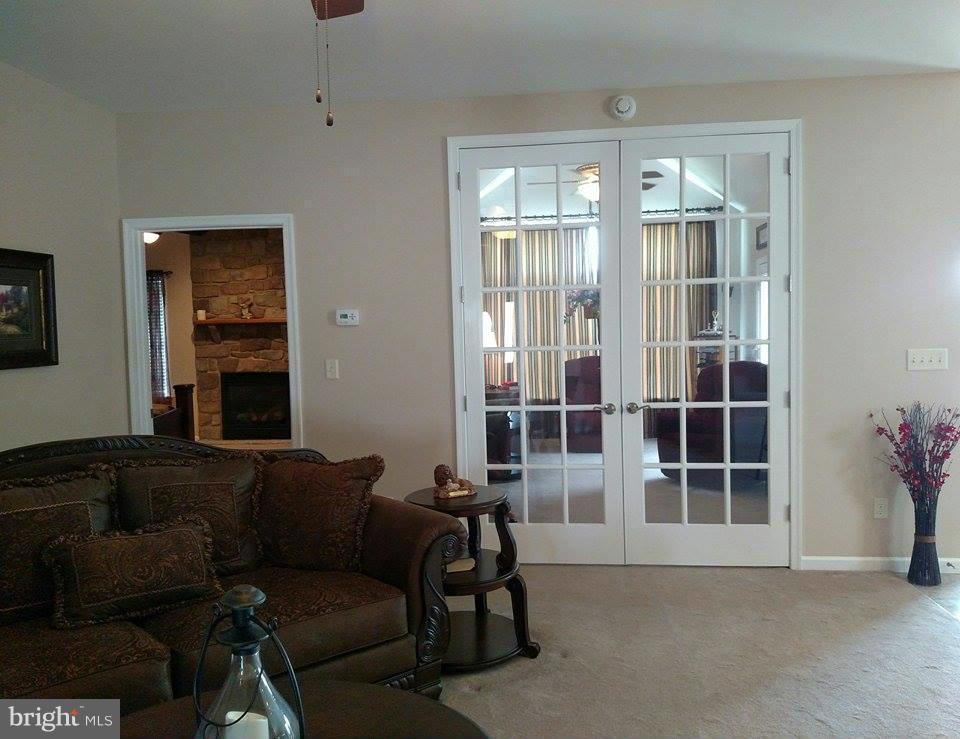 COUNTRY MANOR - Residential