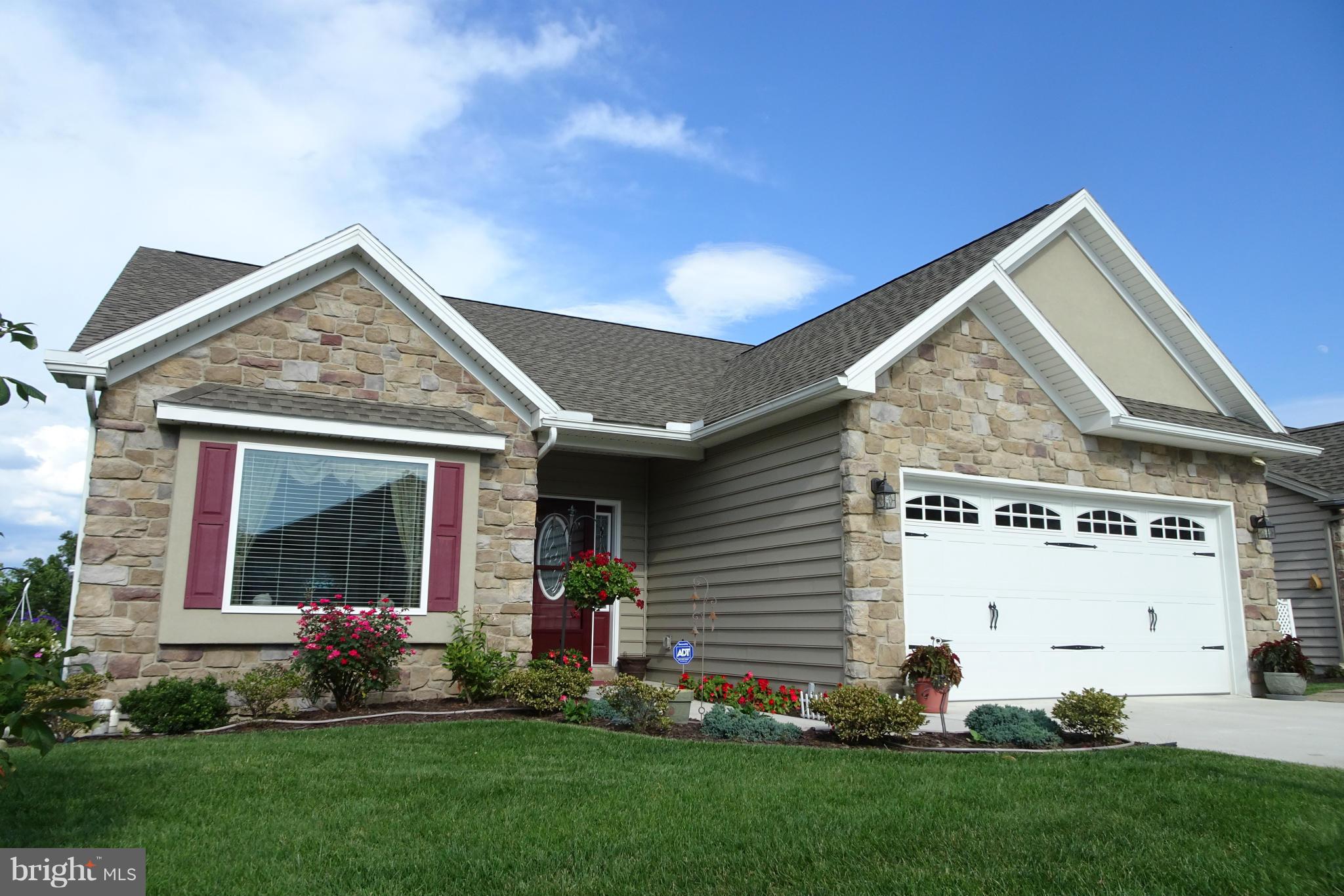 COUNTRY MANOR - Residential