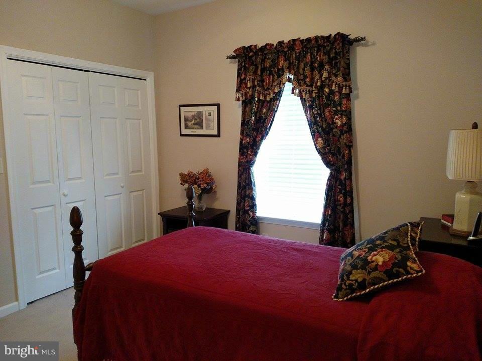 COUNTRY MANOR - Residential