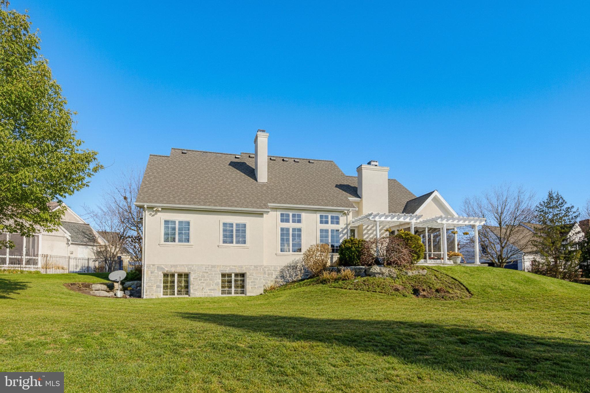 692 GOOSE NECK DRIVE