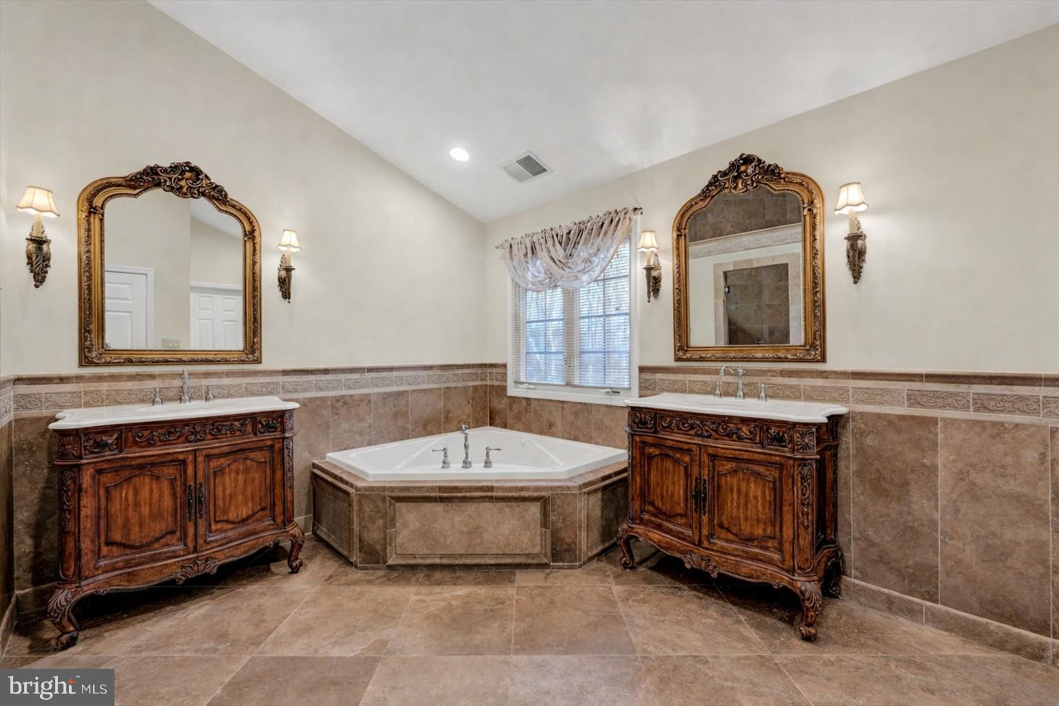 LAKE HILL ESTATES - Residential