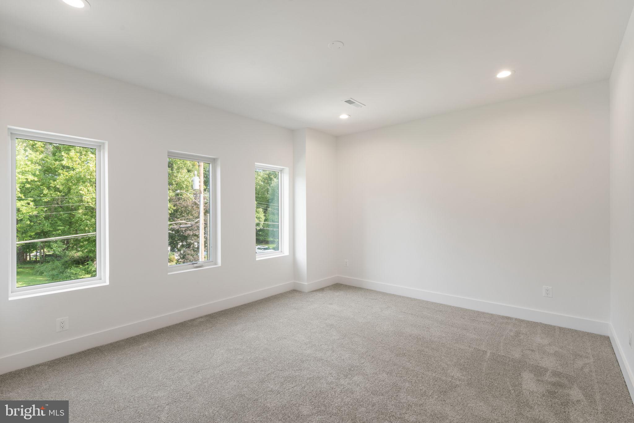 HOLMES RUN HEIGHTS - Residential