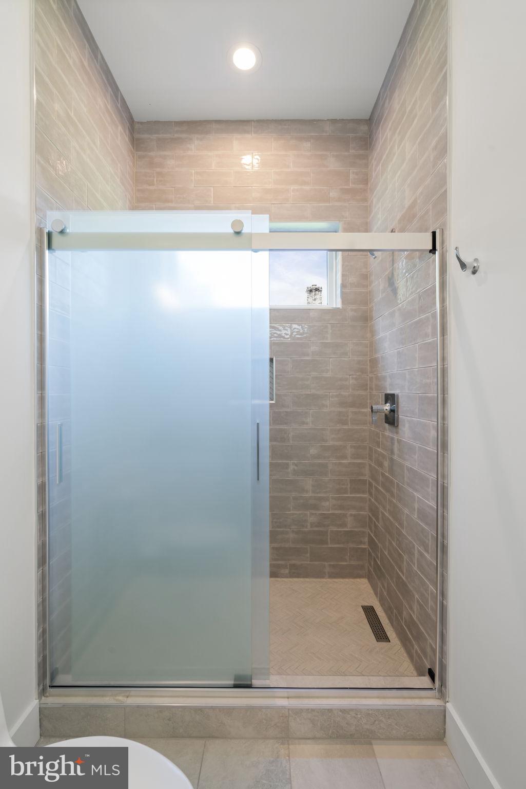 HOLMES RUN HEIGHTS - Residential