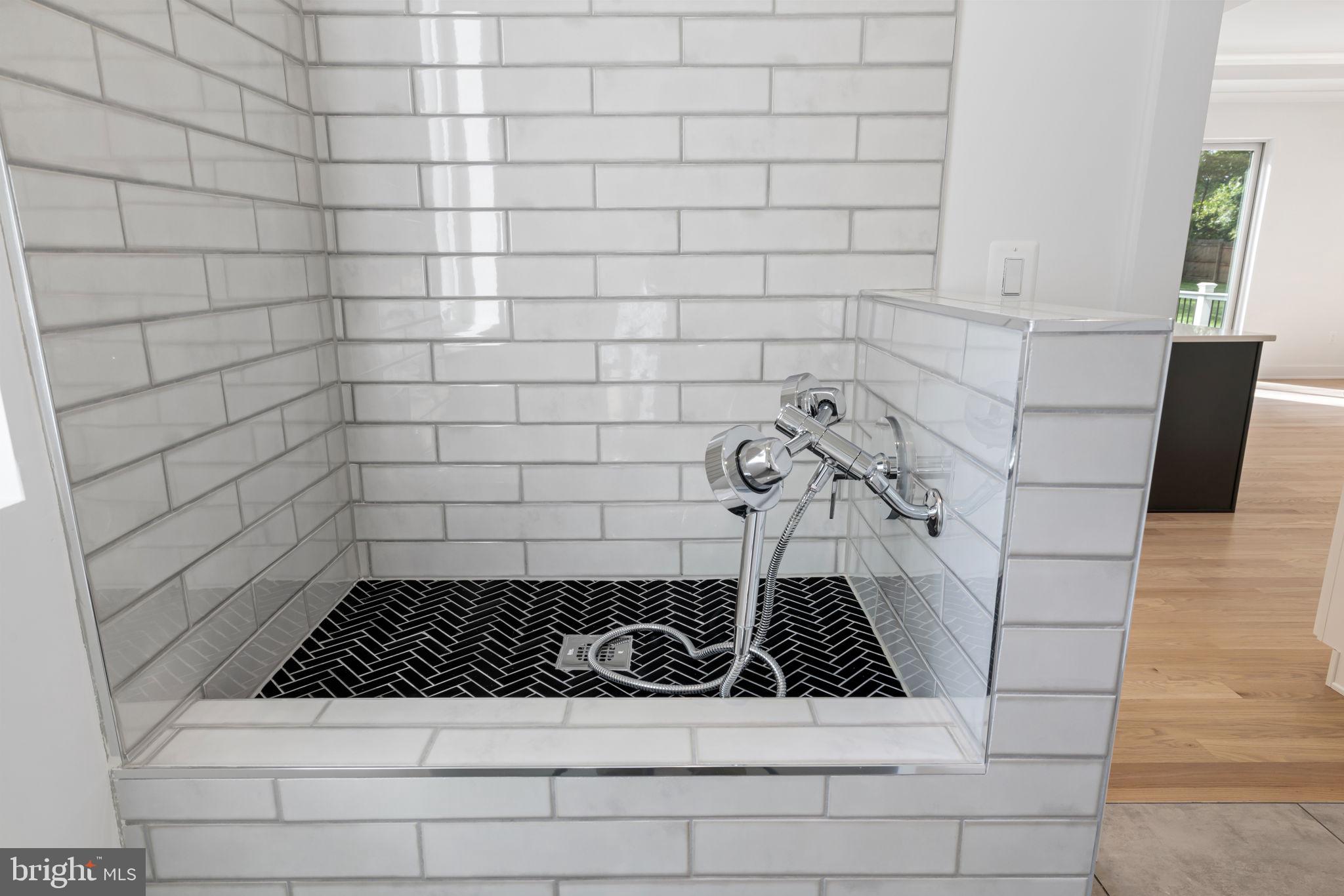 HOLMES RUN HEIGHTS - Residential