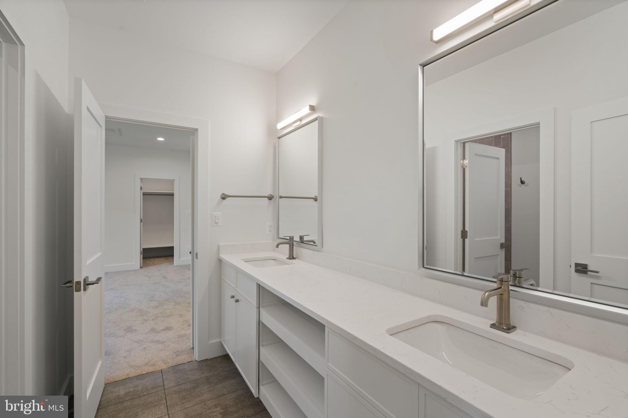 HOLMES RUN HEIGHTS - Residential