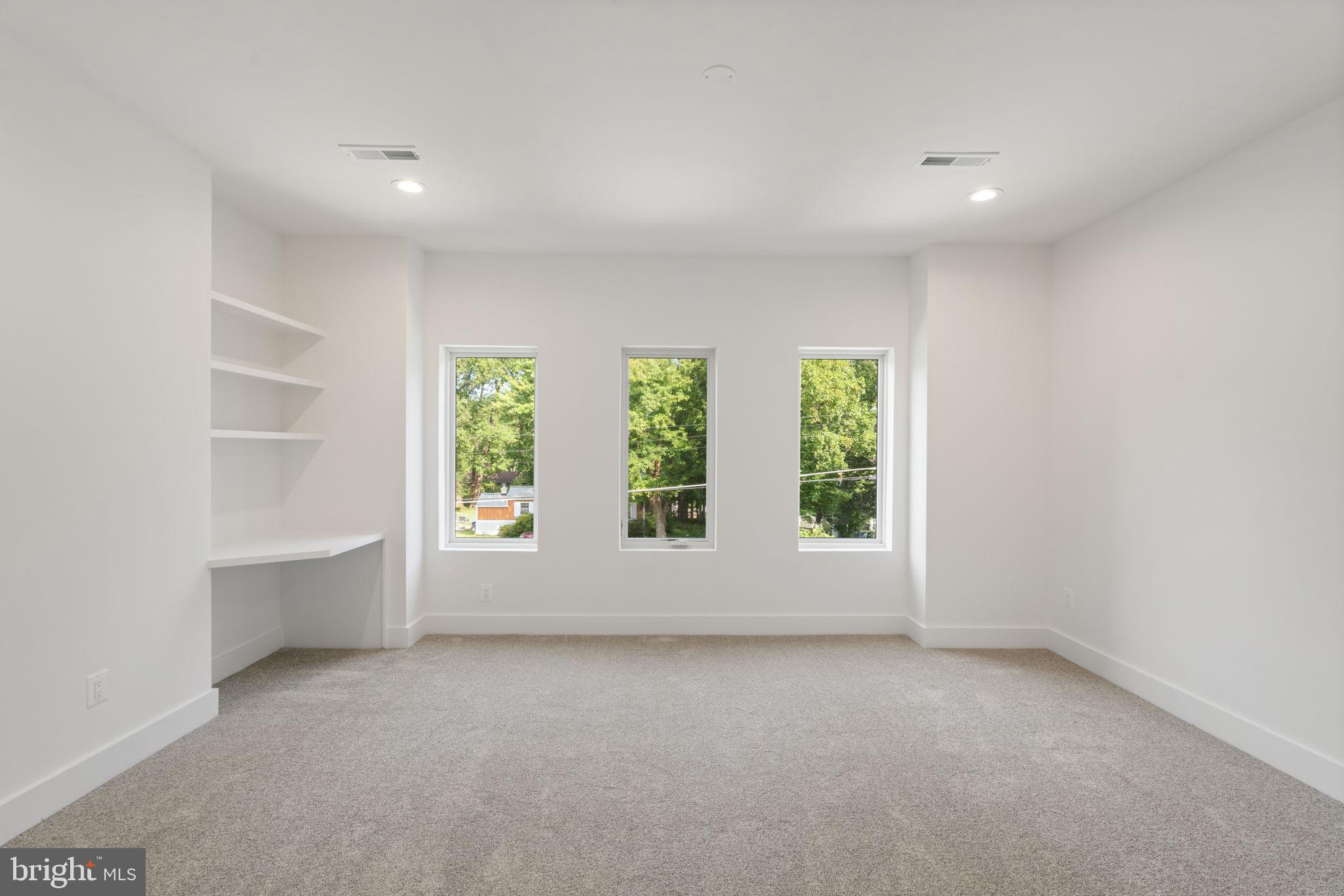 HOLMES RUN HEIGHTS - Residential