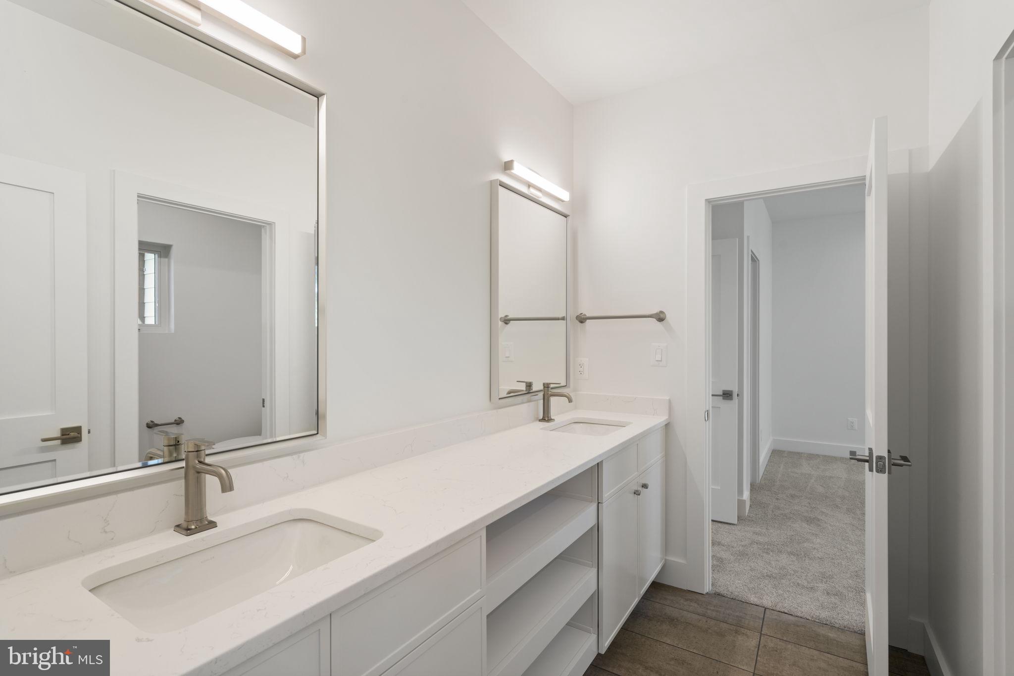 HOLMES RUN HEIGHTS - Residential