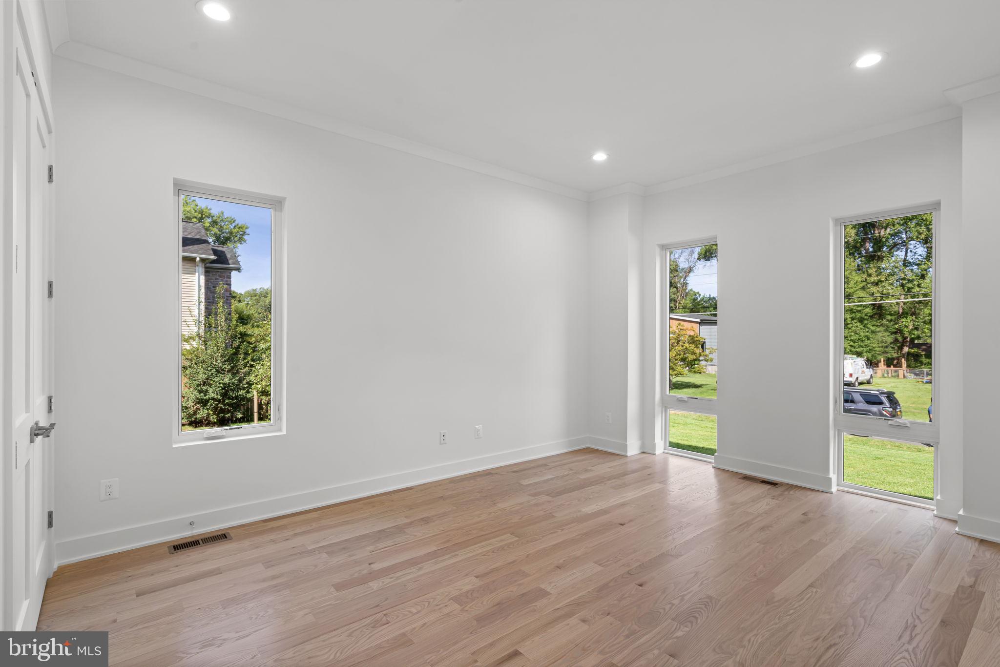 HOLMES RUN HEIGHTS - Residential