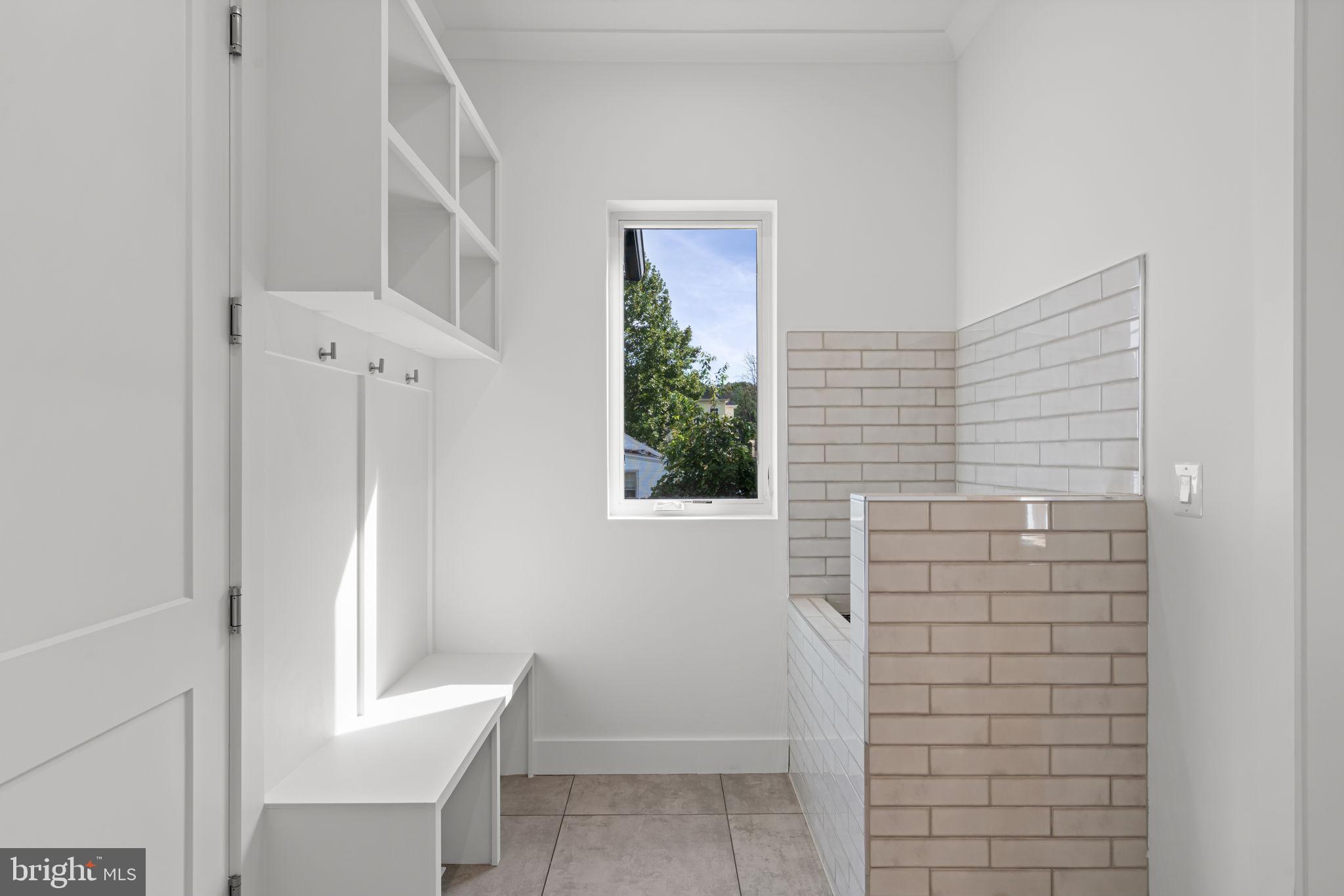 HOLMES RUN HEIGHTS - Residential