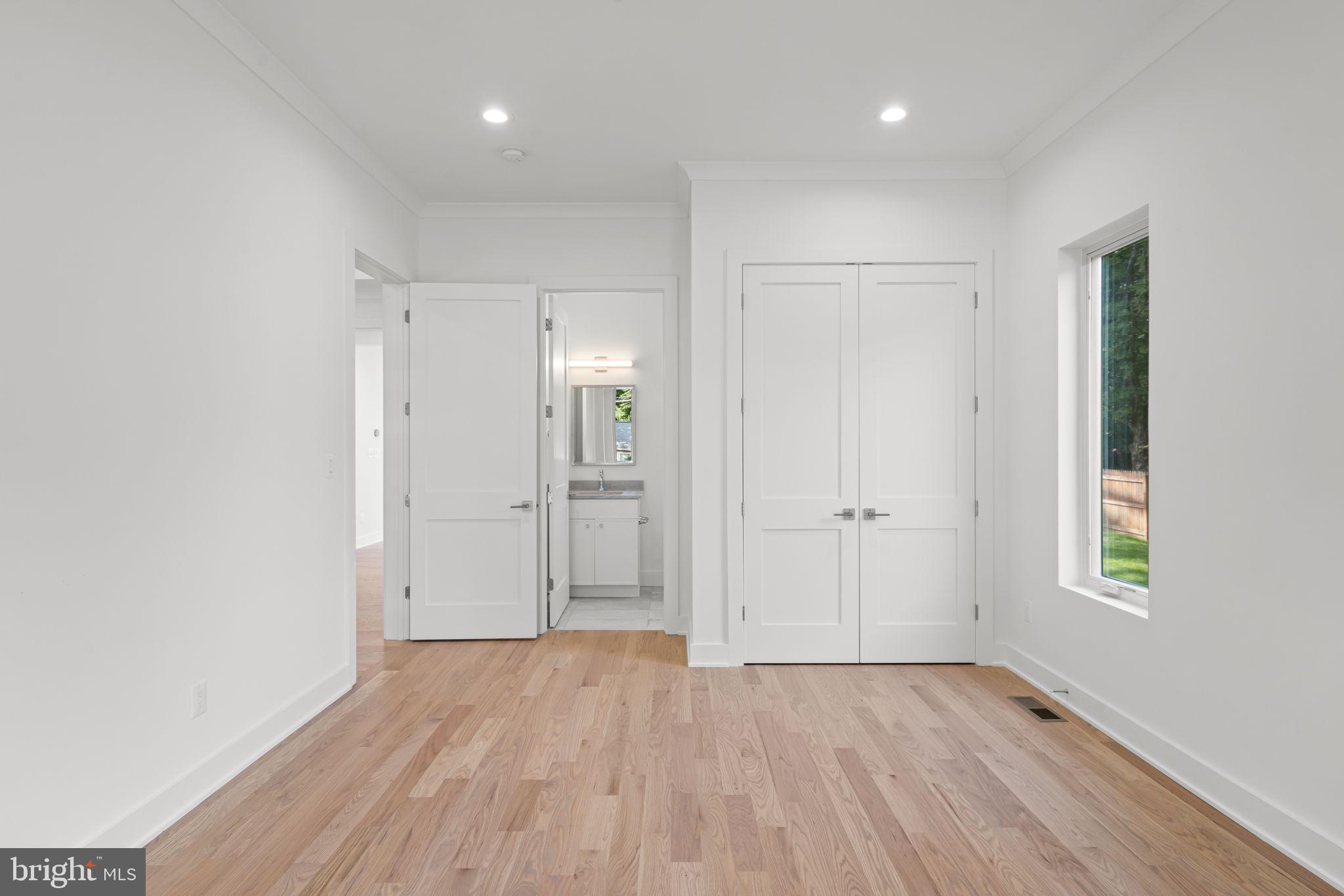 HOLMES RUN HEIGHTS - Residential