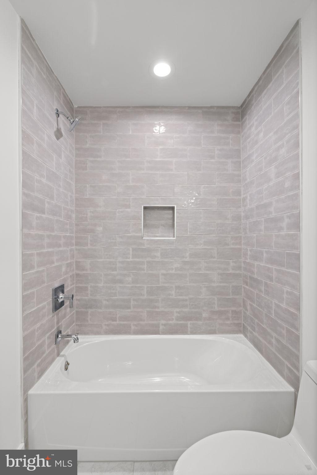 HOLMES RUN HEIGHTS - Residential